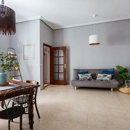 Serva La Bari Shared Apartment Sevilha Exterior foto