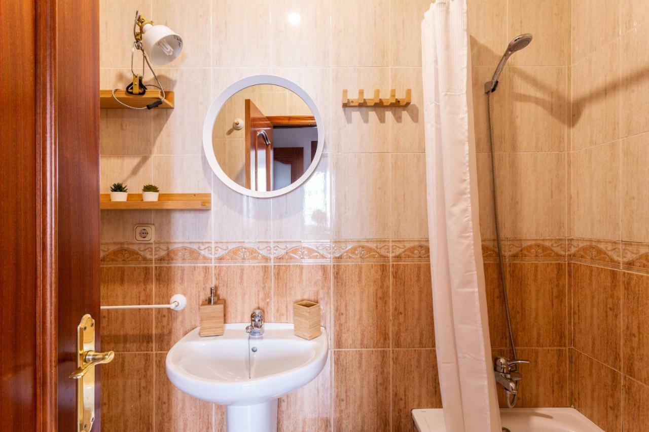 Serva La Bari Shared Apartment Sevilha Exterior foto