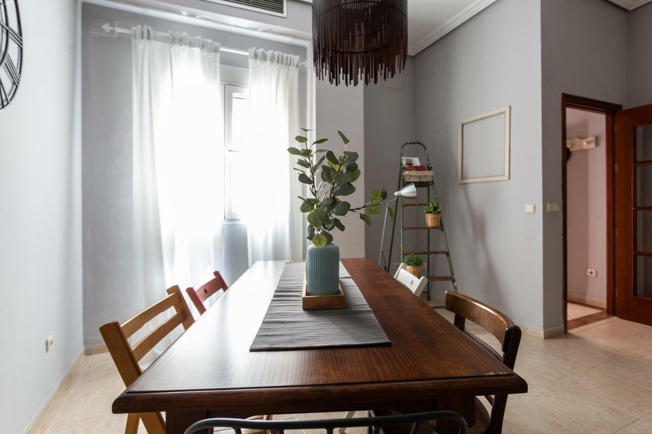 Serva La Bari Shared Apartment Sevilha Exterior foto