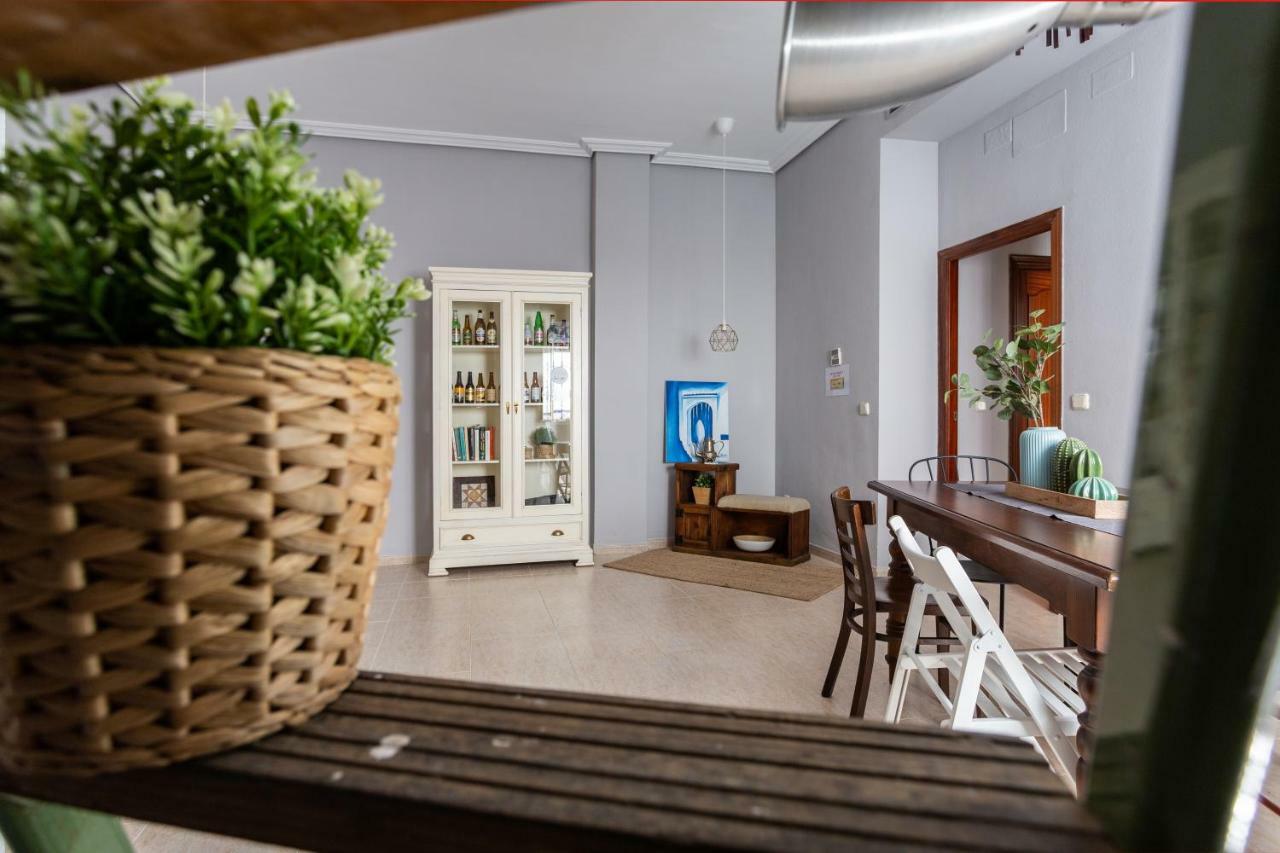 Serva La Bari Shared Apartment Sevilha Exterior foto