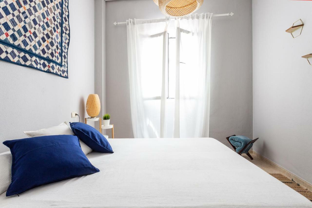 Serva La Bari Shared Apartment Sevilha Exterior foto
