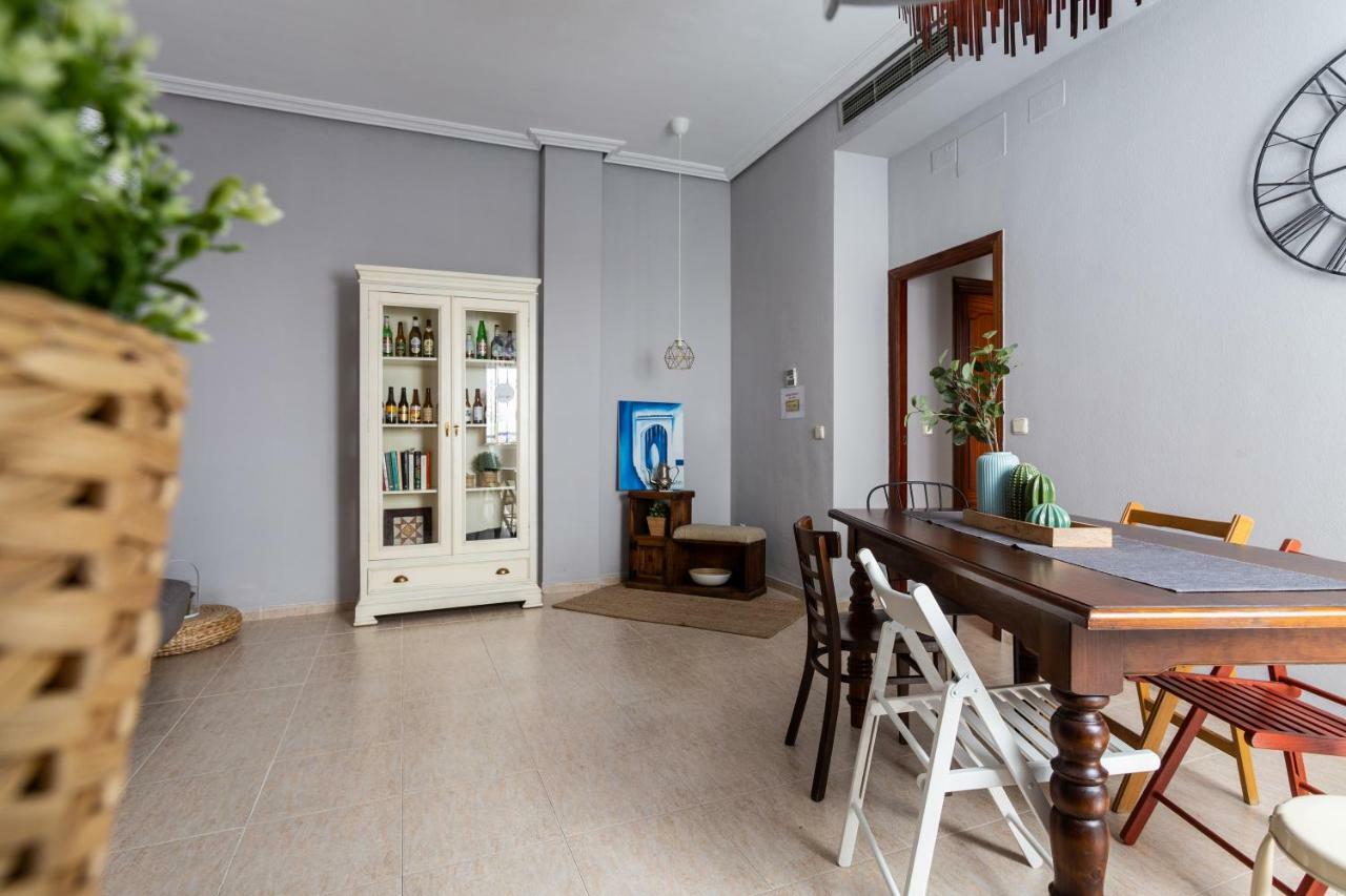 Serva La Bari Shared Apartment Sevilha Exterior foto