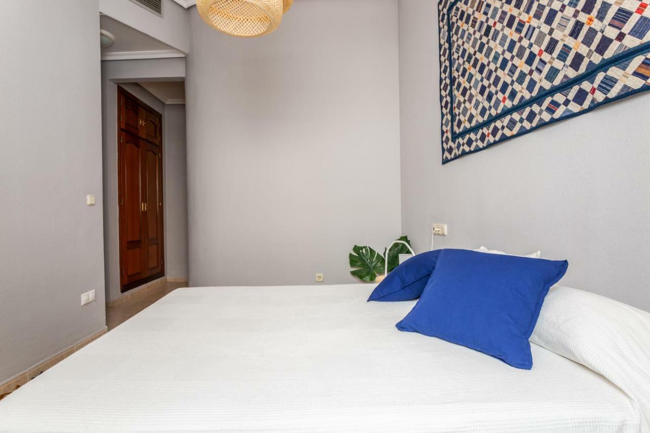 Serva La Bari Shared Apartment Sevilha Exterior foto
