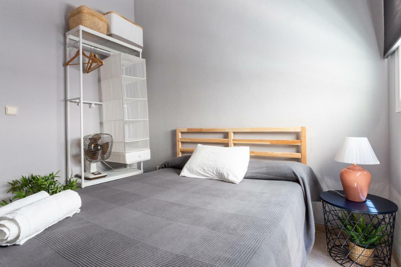 Serva La Bari Shared Apartment Sevilha Exterior foto